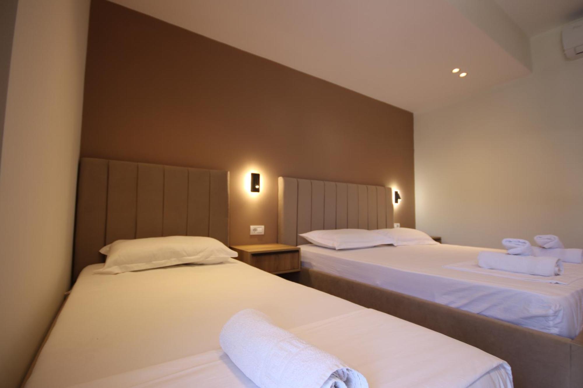 Emily'S Hotel 希马拉 外观 照片