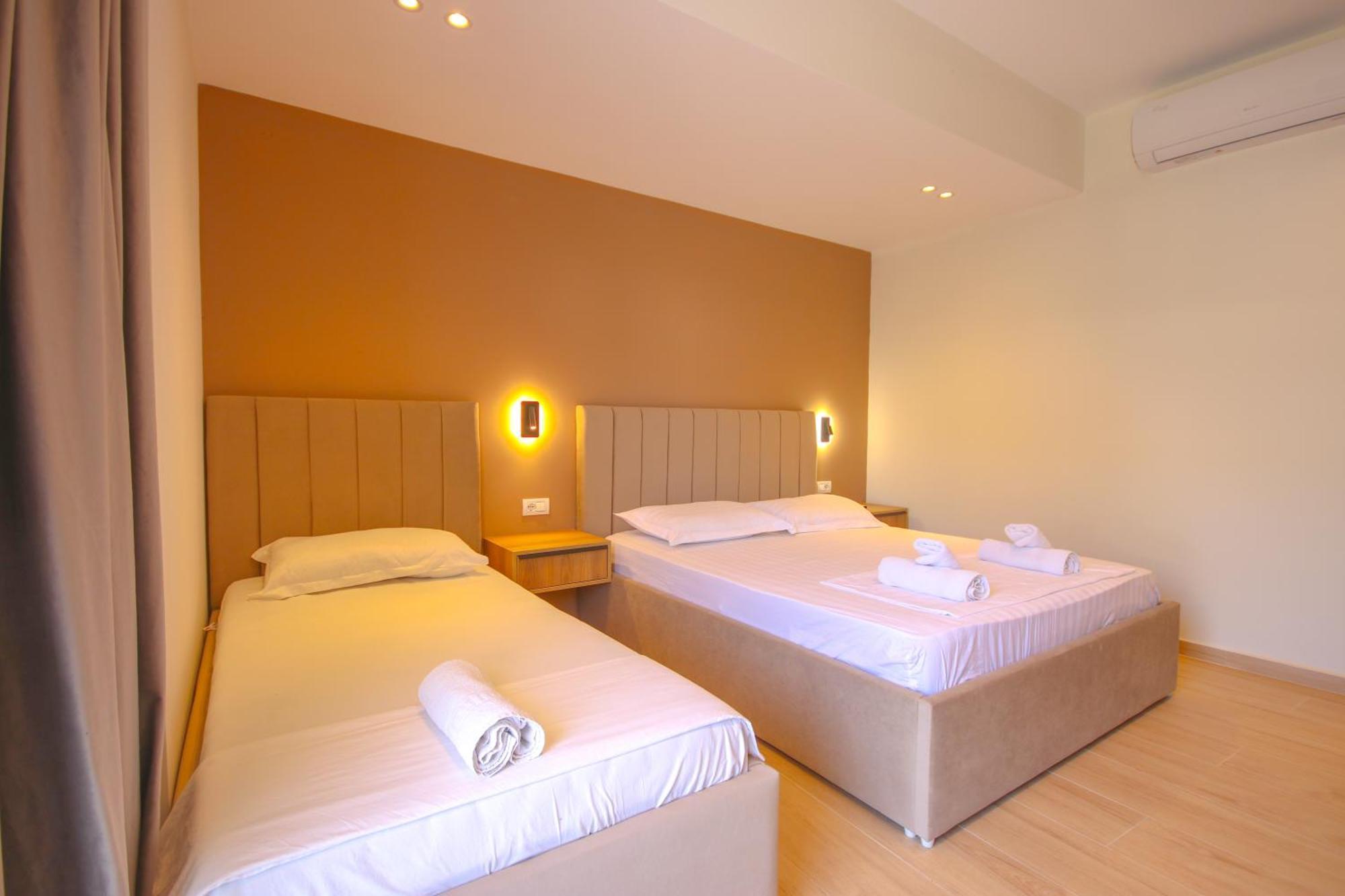 Emily'S Hotel 希马拉 外观 照片